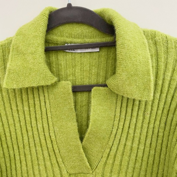 Zara’s crewneck sweater - Picture 3 of 5